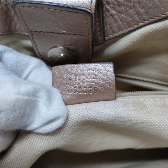 ✅️ SOLD ✅️ Gucci Sukey Leather Tote Bag in Rose Gold - Picture 4 of 9